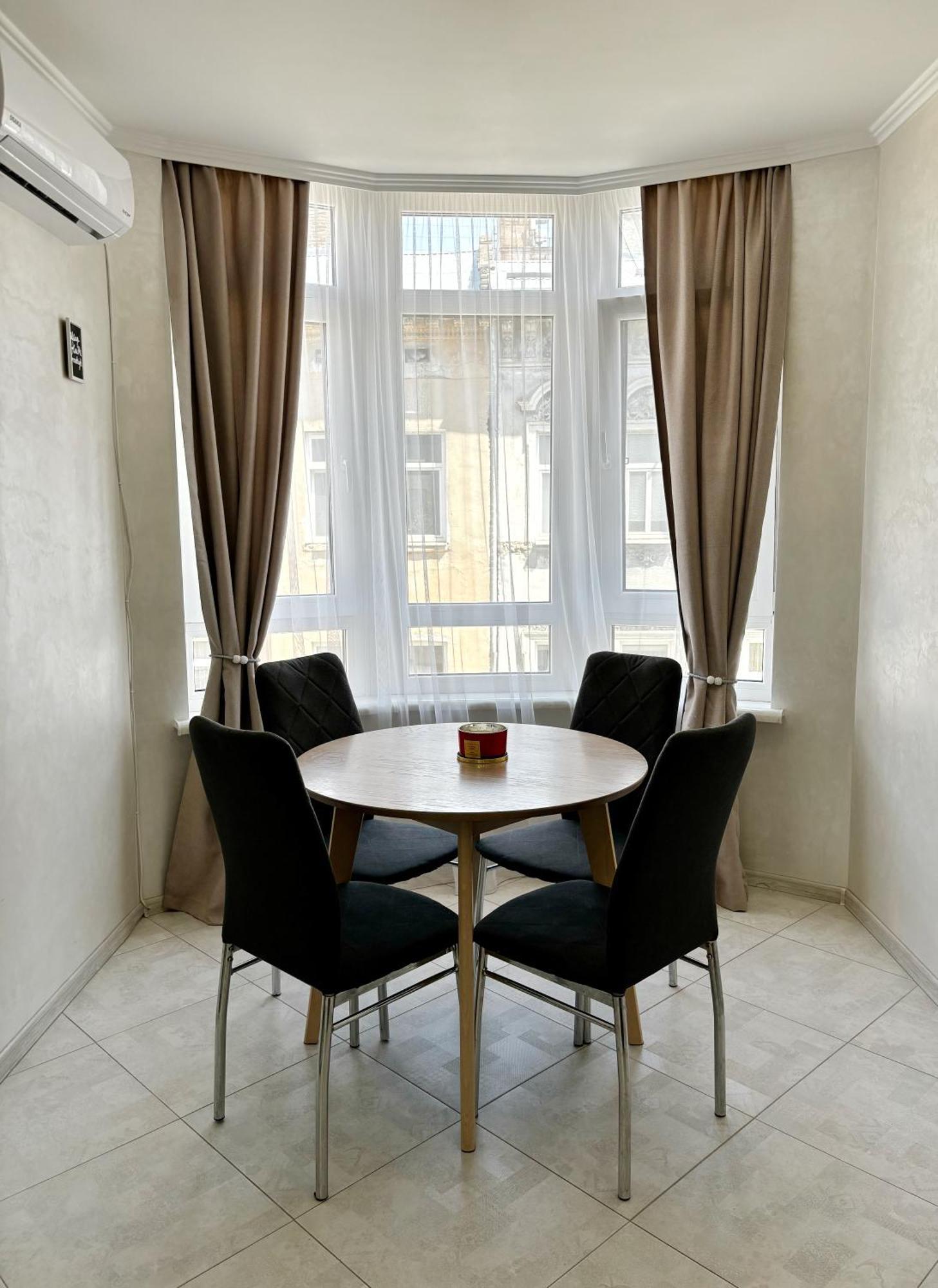 Apartment In Khmelnytsky Street 利沃夫 外观 照片