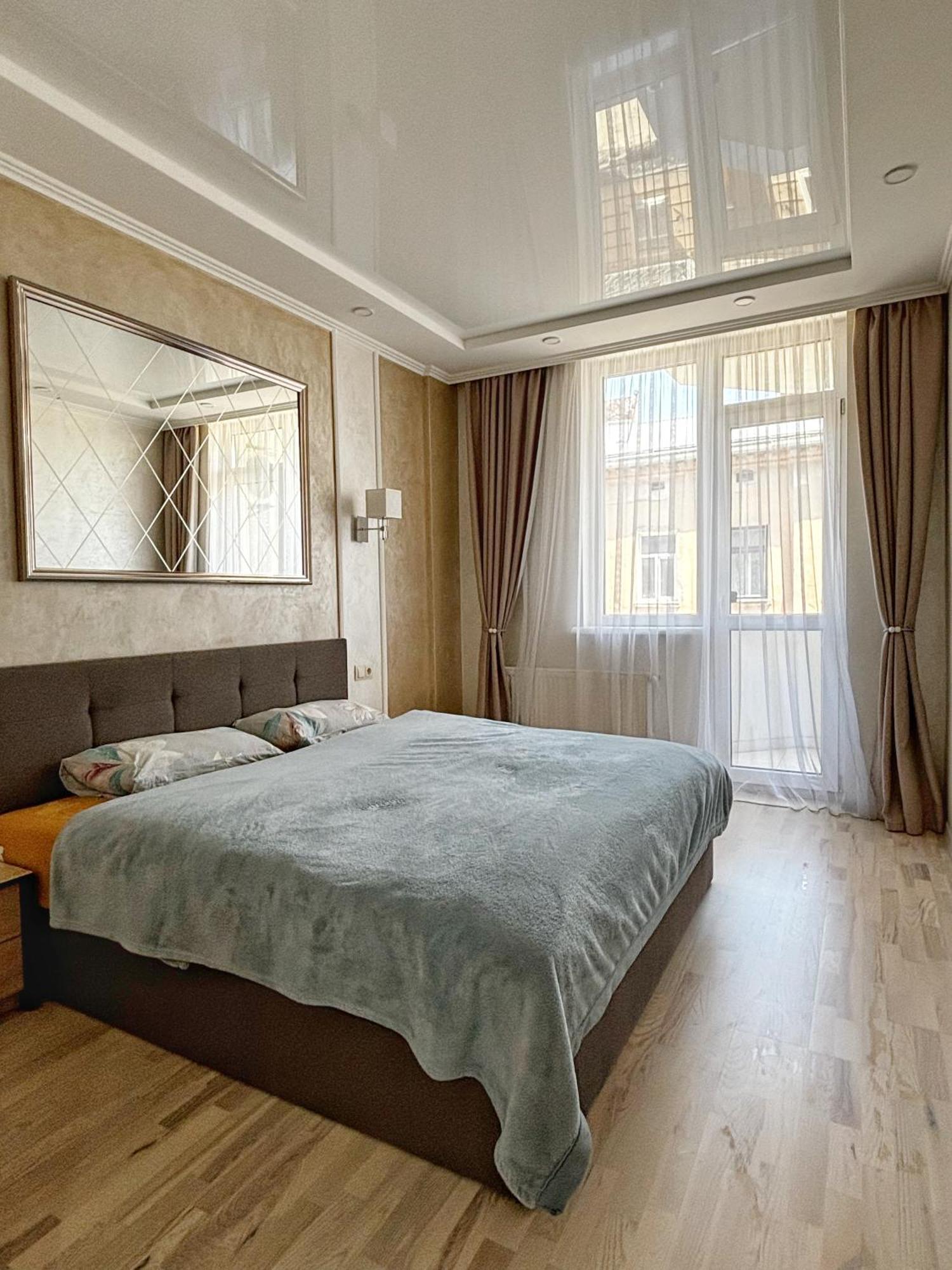 Apartment In Khmelnytsky Street 利沃夫 外观 照片