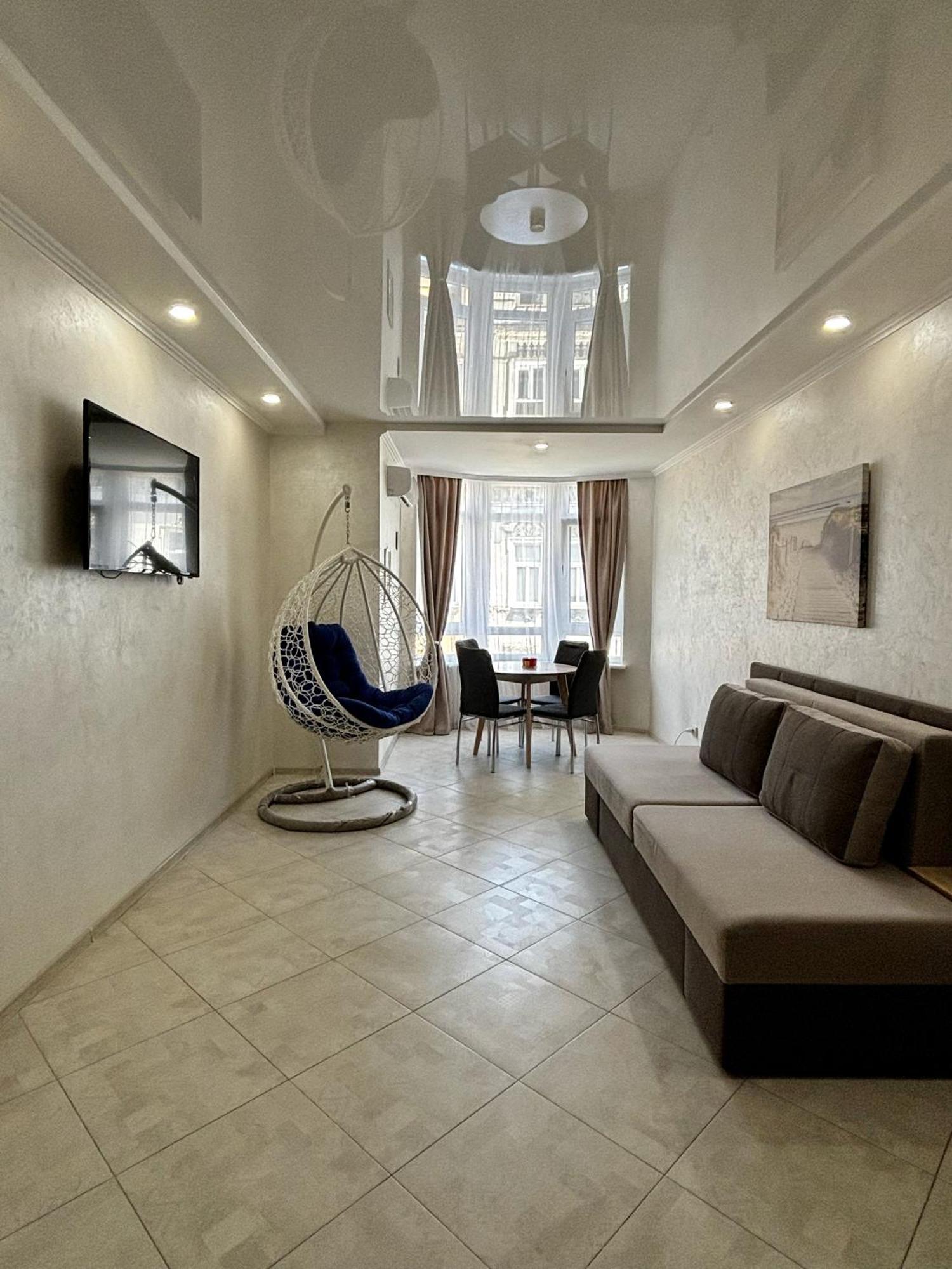 Apartment In Khmelnytsky Street 利沃夫 外观 照片