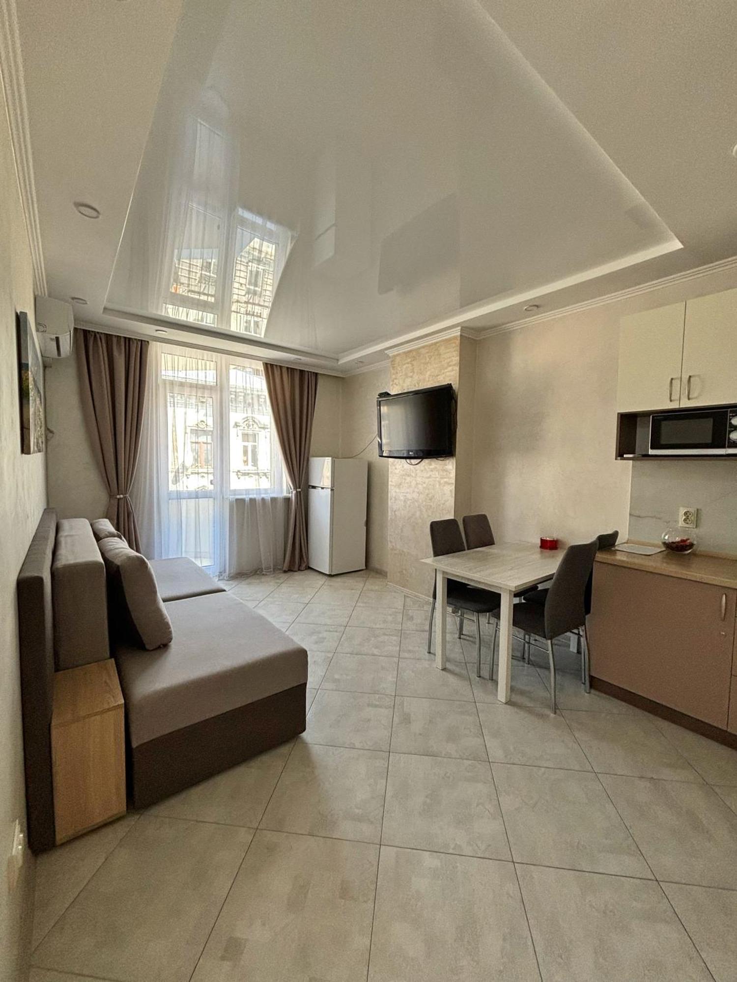 Apartment In Khmelnytsky Street 利沃夫 外观 照片